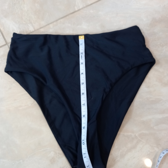 Blooming jelly black swim set size medium - Picture 5 of 8